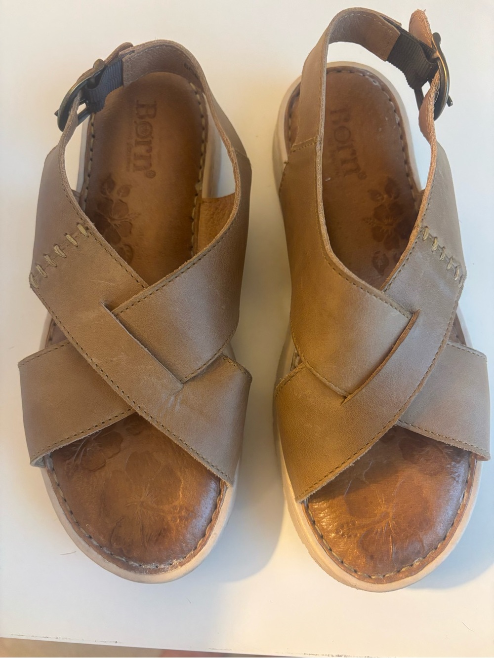 Börn Balanga crossover leather comfort sandals. Tan, Size 6. Good condition.